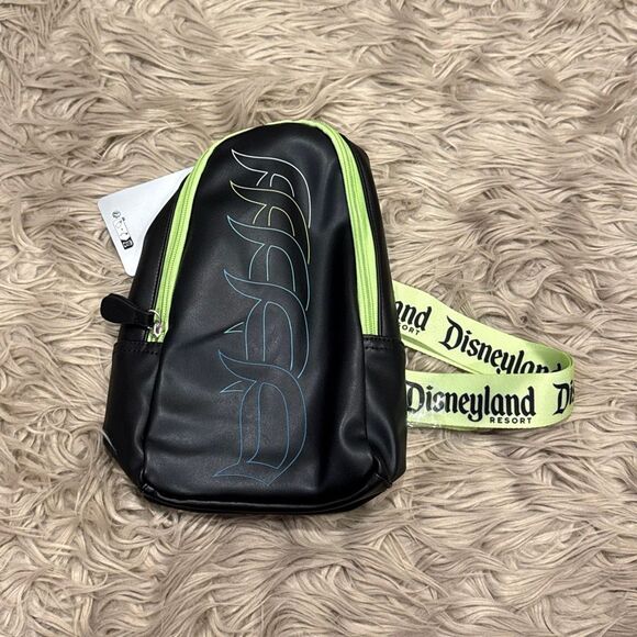 NWT Disneyland sling bag - Picture 1 of 2
